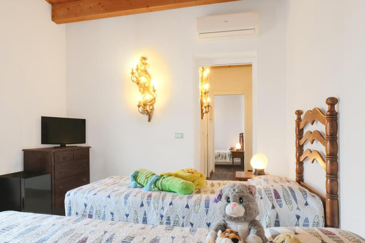 לידו די ג'סולו Hotel Manila חדר תמונה