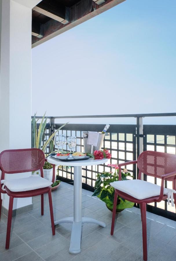 לידו די ג'סולו Hotel Manila מראה חיצוני תמונה