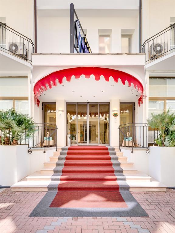 לידו די ג'סולו Hotel Manila מראה חיצוני תמונה