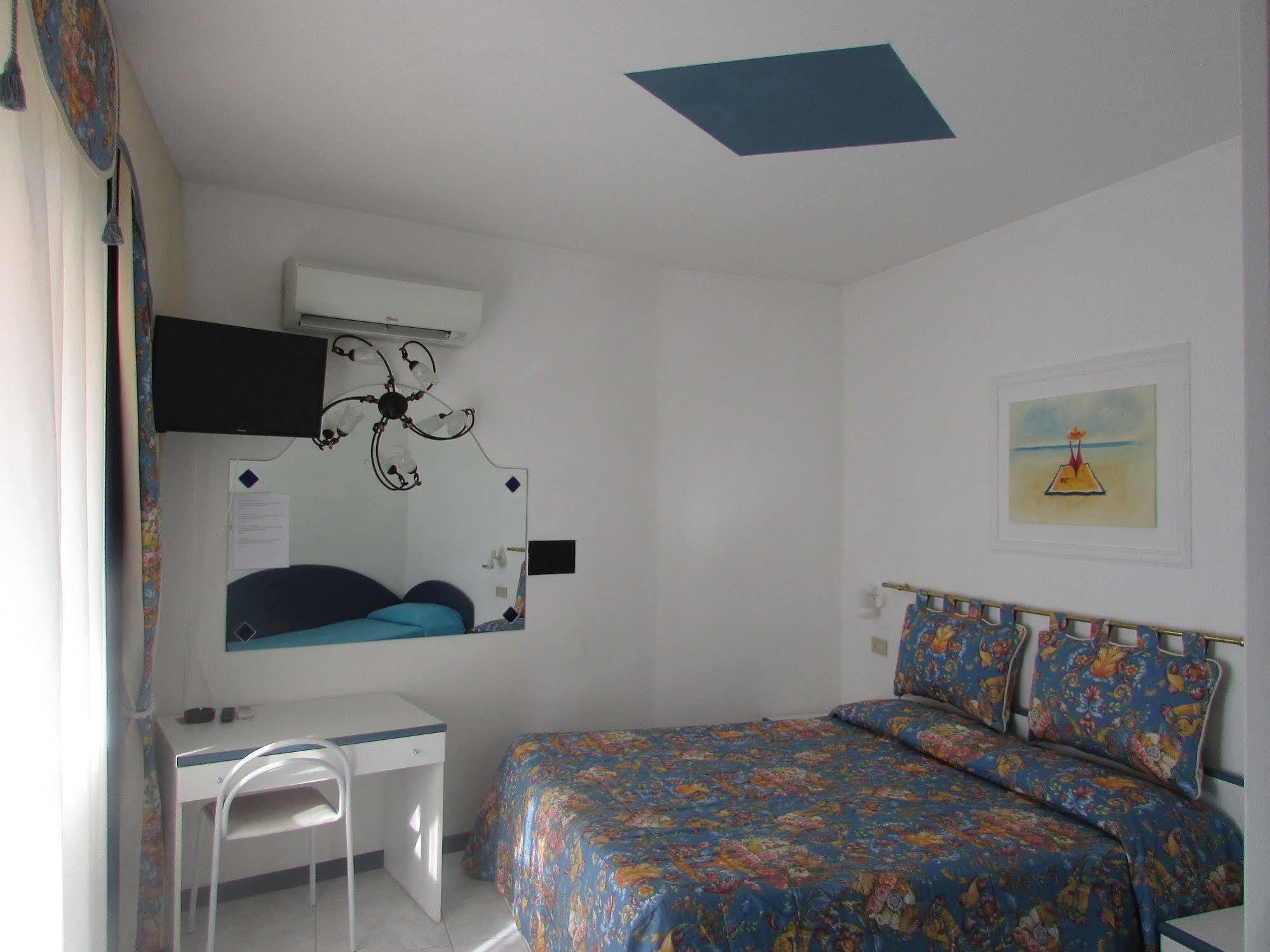 לידו די ג'סולו Hotel Manila מראה חיצוני תמונה