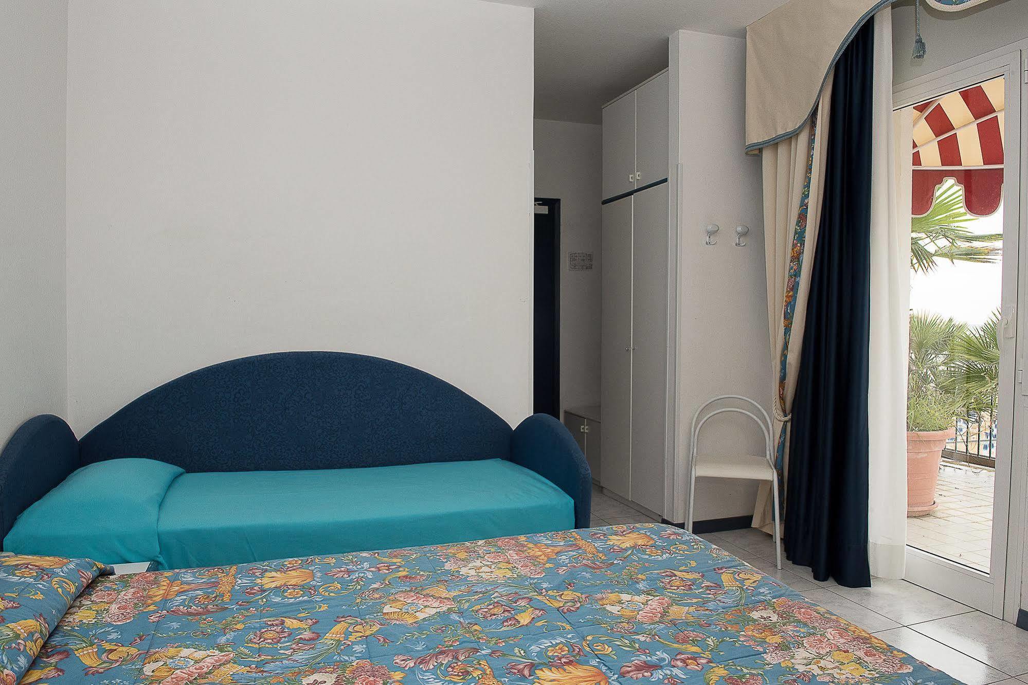 לידו די ג'סולו Hotel Manila מראה חיצוני תמונה