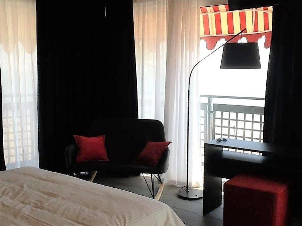 לידו די ג'סולו Hotel Manila מראה חיצוני תמונה
