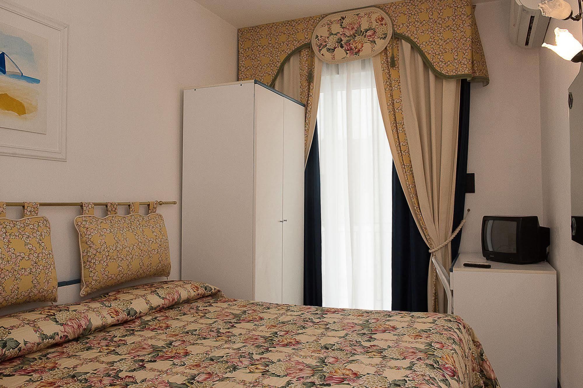 לידו די ג'סולו Hotel Manila מראה חיצוני תמונה