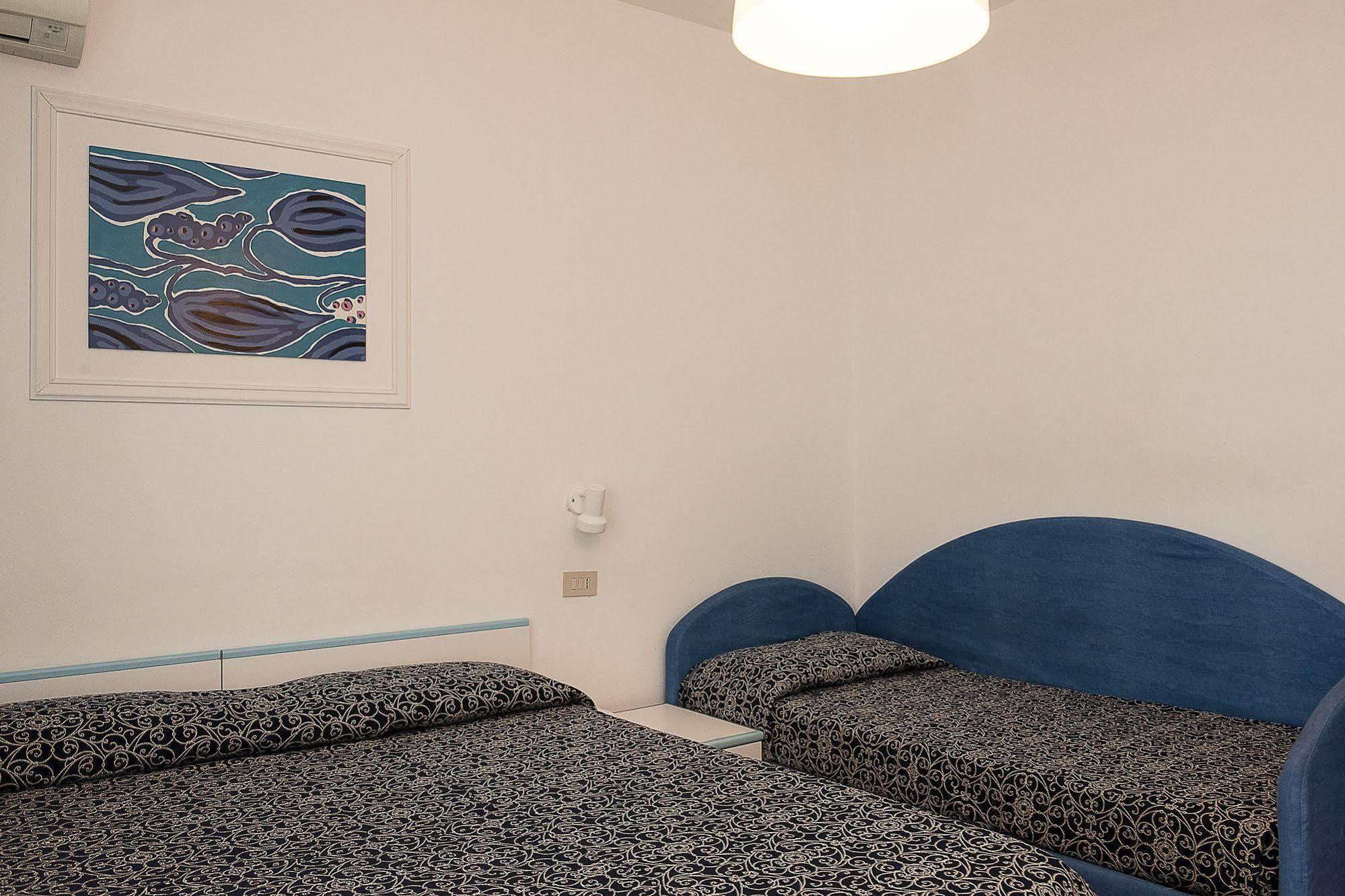 לידו די ג'סולו Hotel Manila מראה חיצוני תמונה