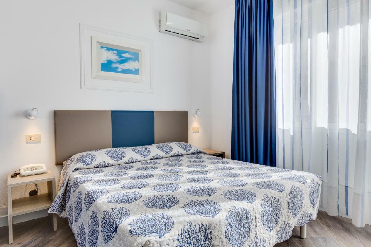 לידו די ג'סולו Hotel Manila חדר תמונה
